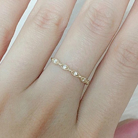 Art Deco Milgrain Stackable Eternity 18K Gold Ring - Picture 4 of 6